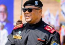 RDC – Kinshasa sous surveillance : Israël Bakulu Kantu, le commandant qui a choisi la rue comme bureau (ÉDITORIAL)